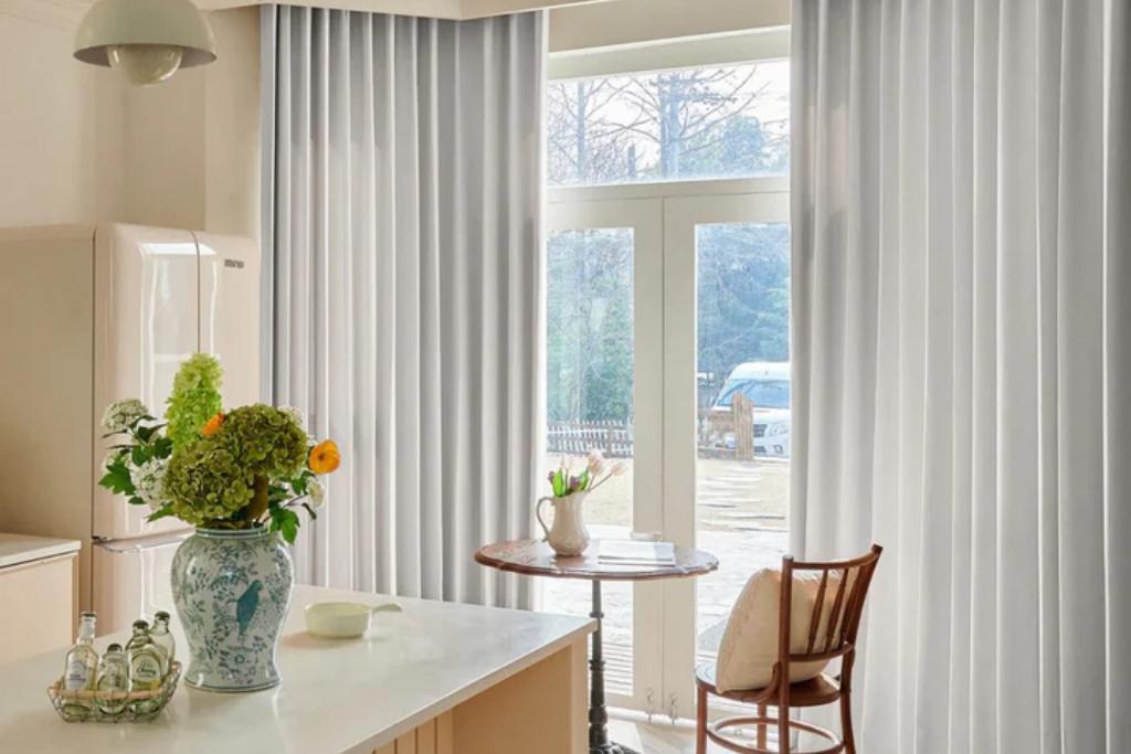 Tecidos para decoração e cortinas: voile, blackout e tecidos estruturados